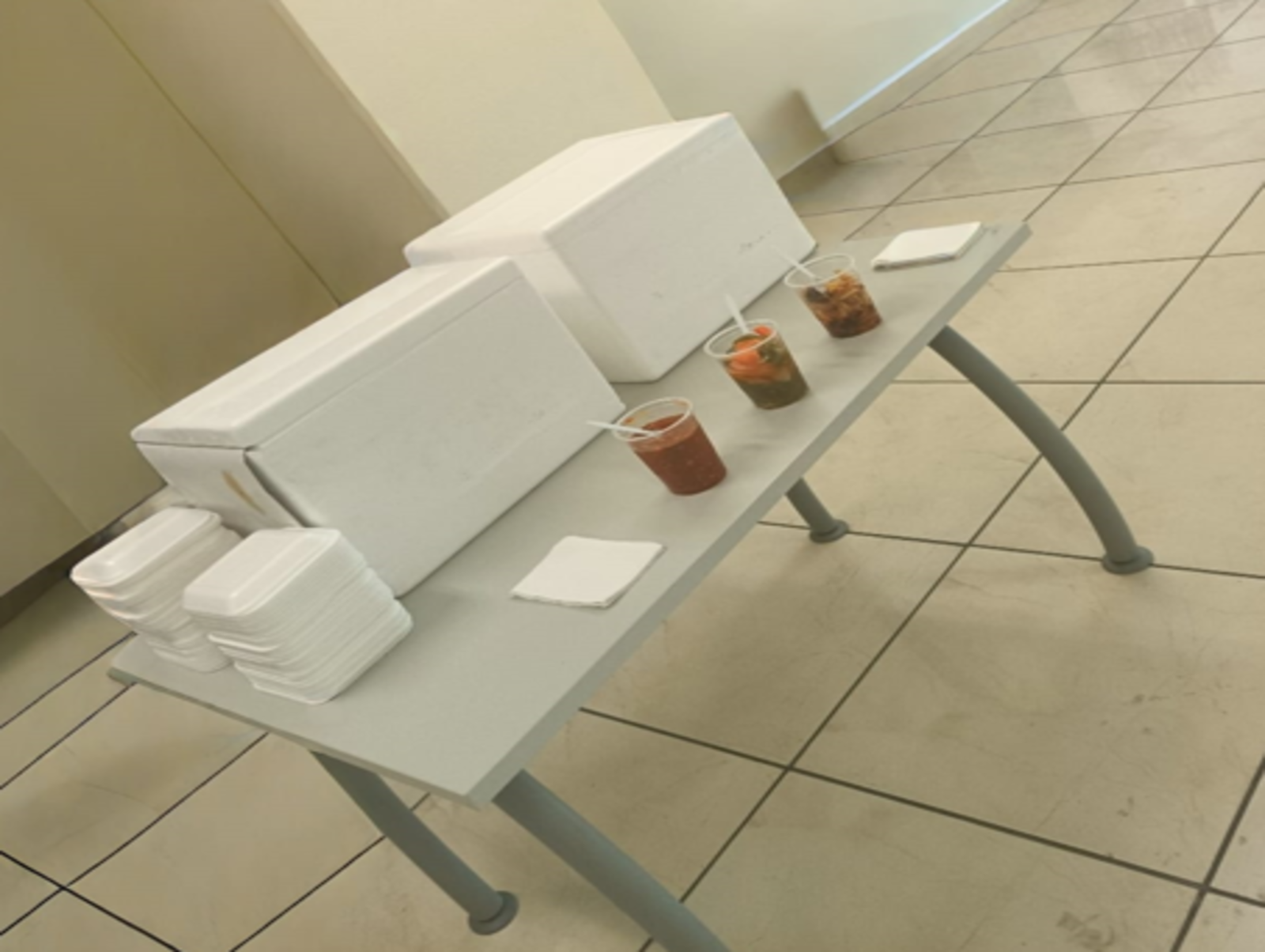 Entrega de tacos en evento